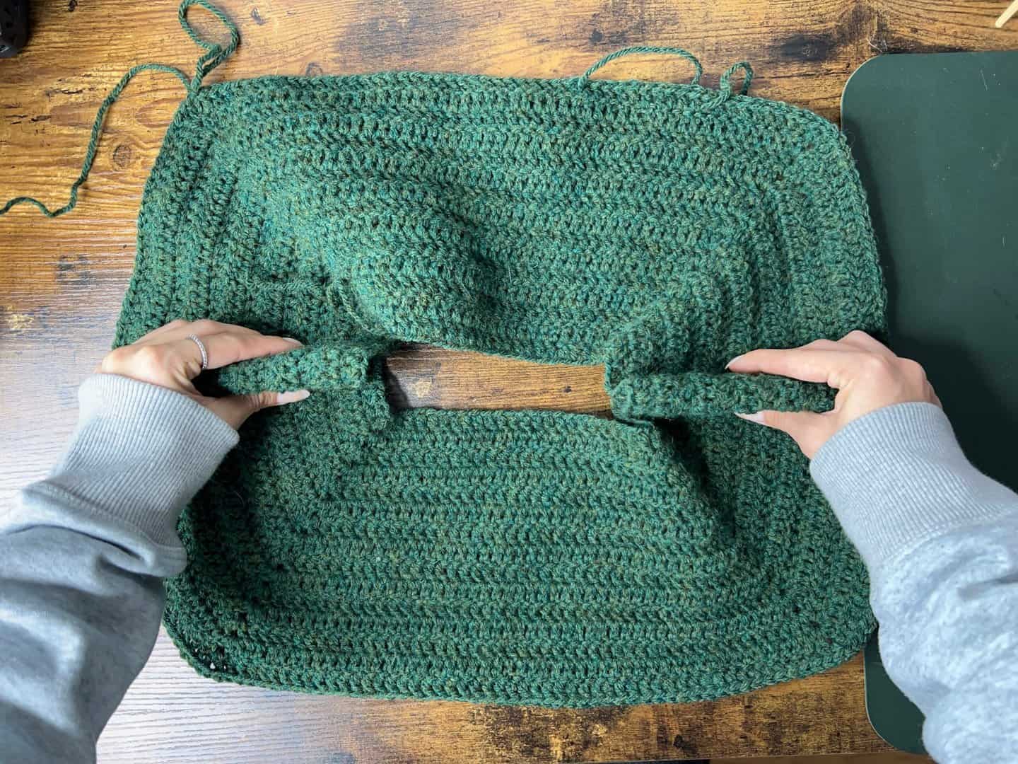 Two-Tone Crochet Raglan Sweater | Free Pattern & Tutorial | Free ...