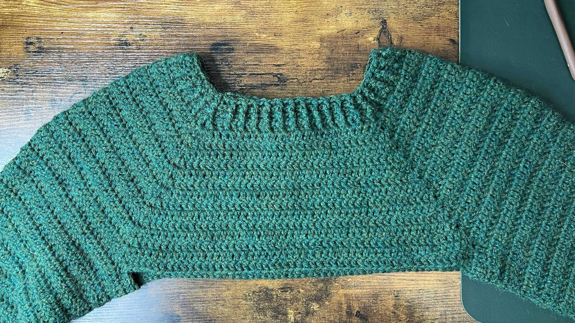 Two-Tone Crochet Raglan Sweater | Free Pattern & Tutorial | Free ...
