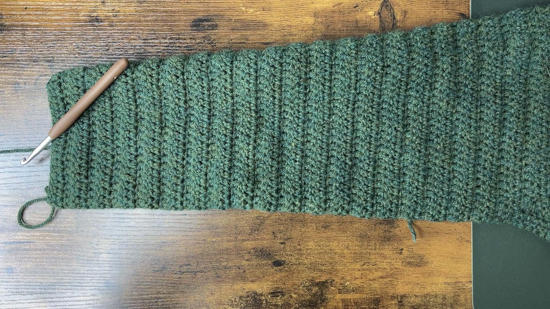 Two-Tone Crochet Raglan Sweater | Free Pattern & Tutorial | Free ...