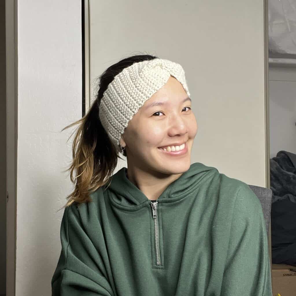 One Hour Crochet Twisted Ear Warmer | Free Pattern & Tutorial
