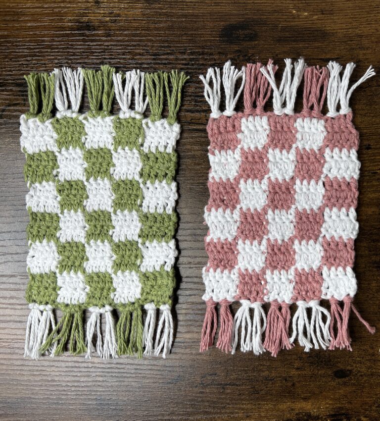 Crochet Checkered Mug Rug | Free Pattern & Tutorial