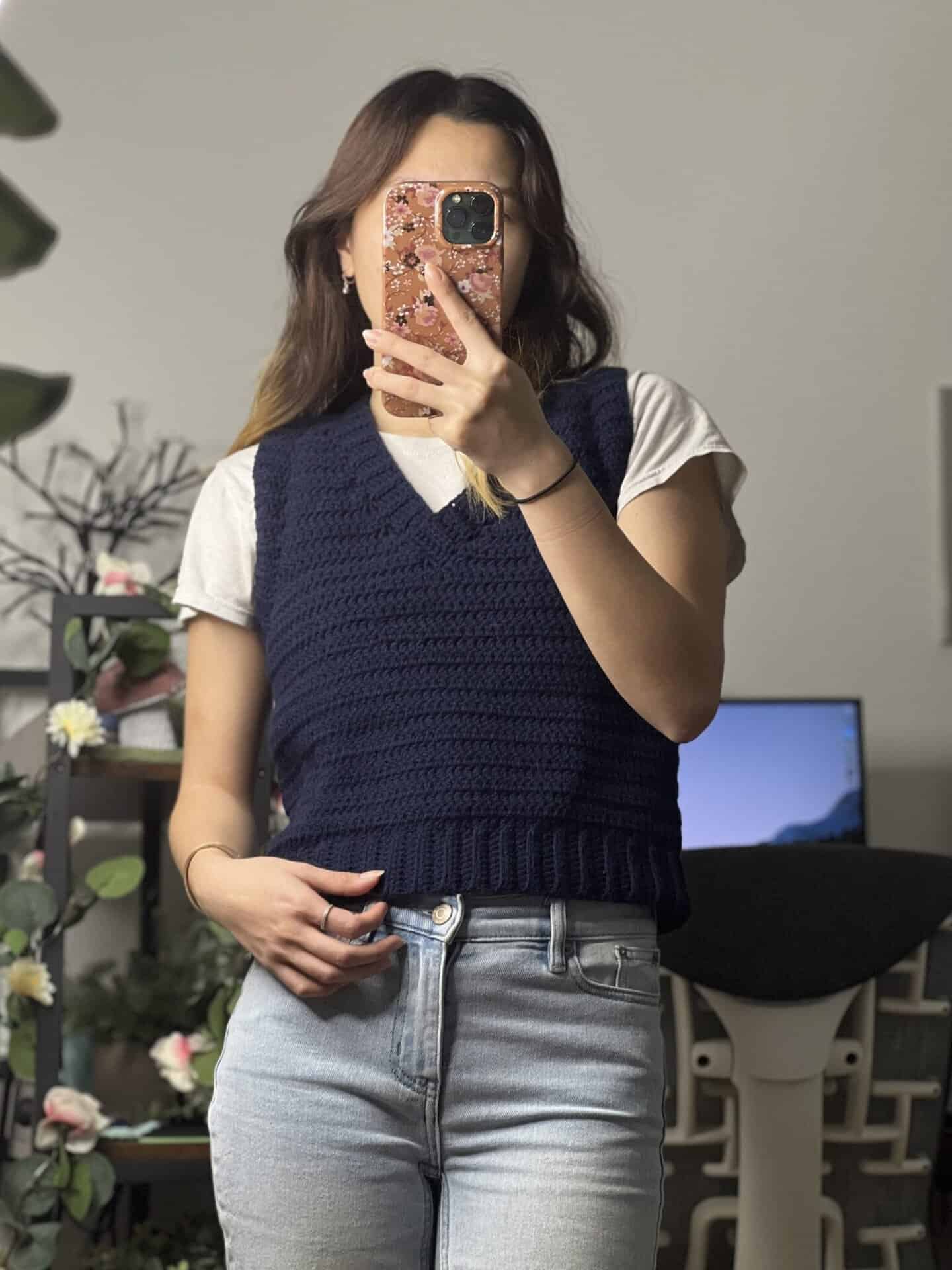 Contrast Crochet Hem V-Neck Vests