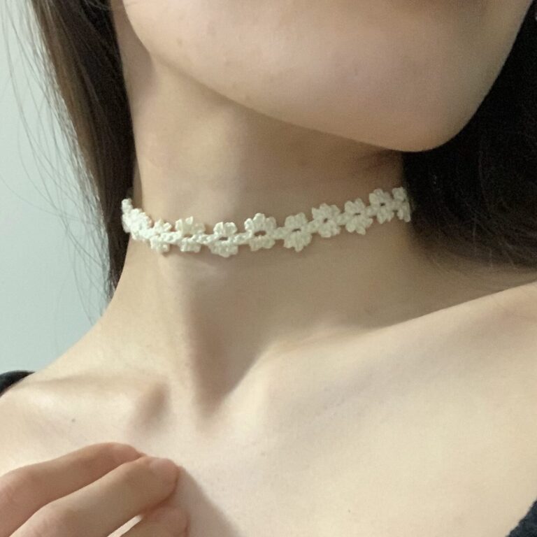 Crochet Dainty Flower Choker Necklace | Free Pattern & Tutorial
