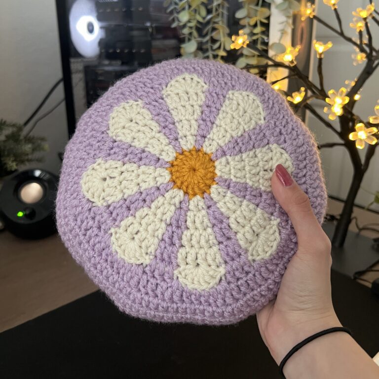 Cute Crochet Flower Pillow/Cushion | Free Pattern & Tutorial
