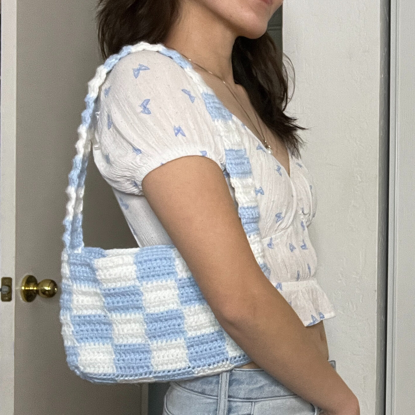 Crochet shoulder hot bag