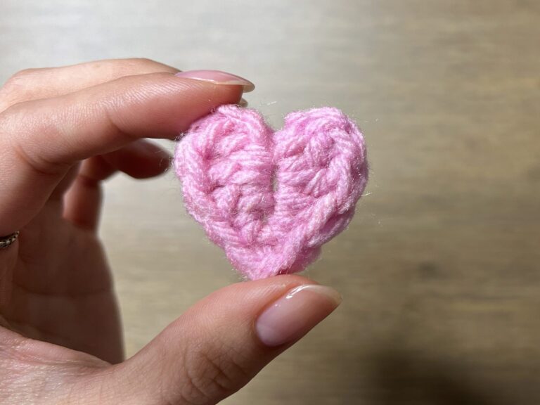 No Magic Ring Mini Crochet Heart Applique | Free Pattern & Tutorial