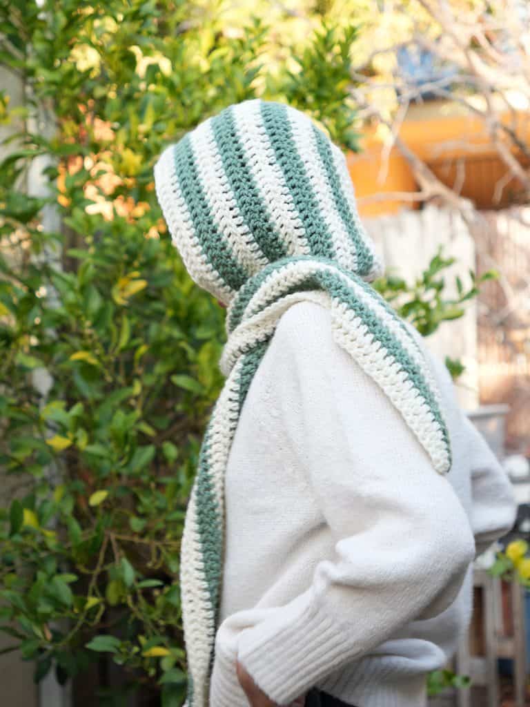crochet hooded scarf back
