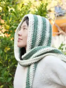 crochet hooded scarf from side 1