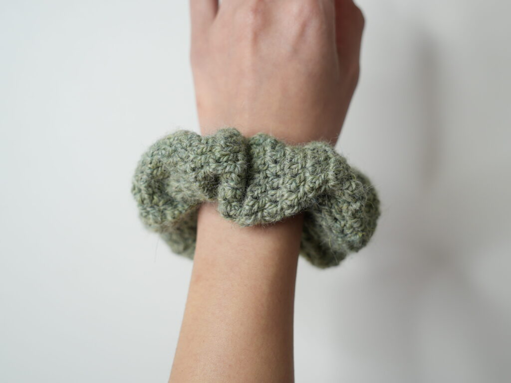 crochet scrunchie 1 edited