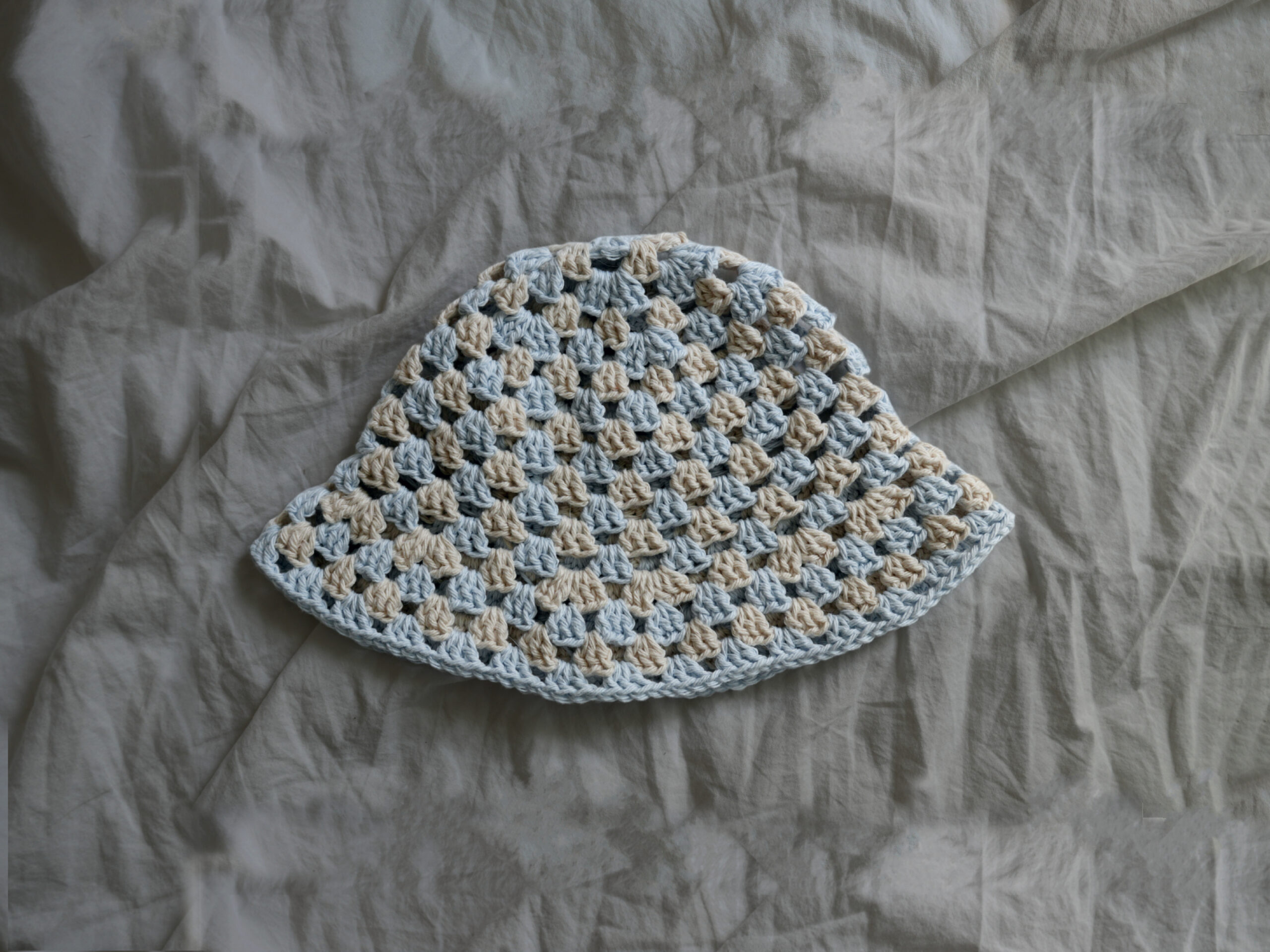 two toned granny stitch bucket hat2 scaled