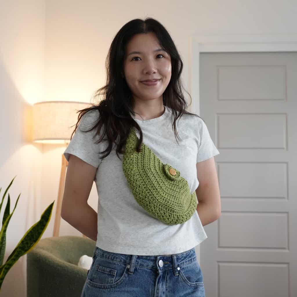 Crochet Crescent Bag | Free Pattern & Video Tutorial