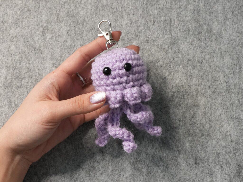 finish crochet jellyfish amigurumi keychain 1