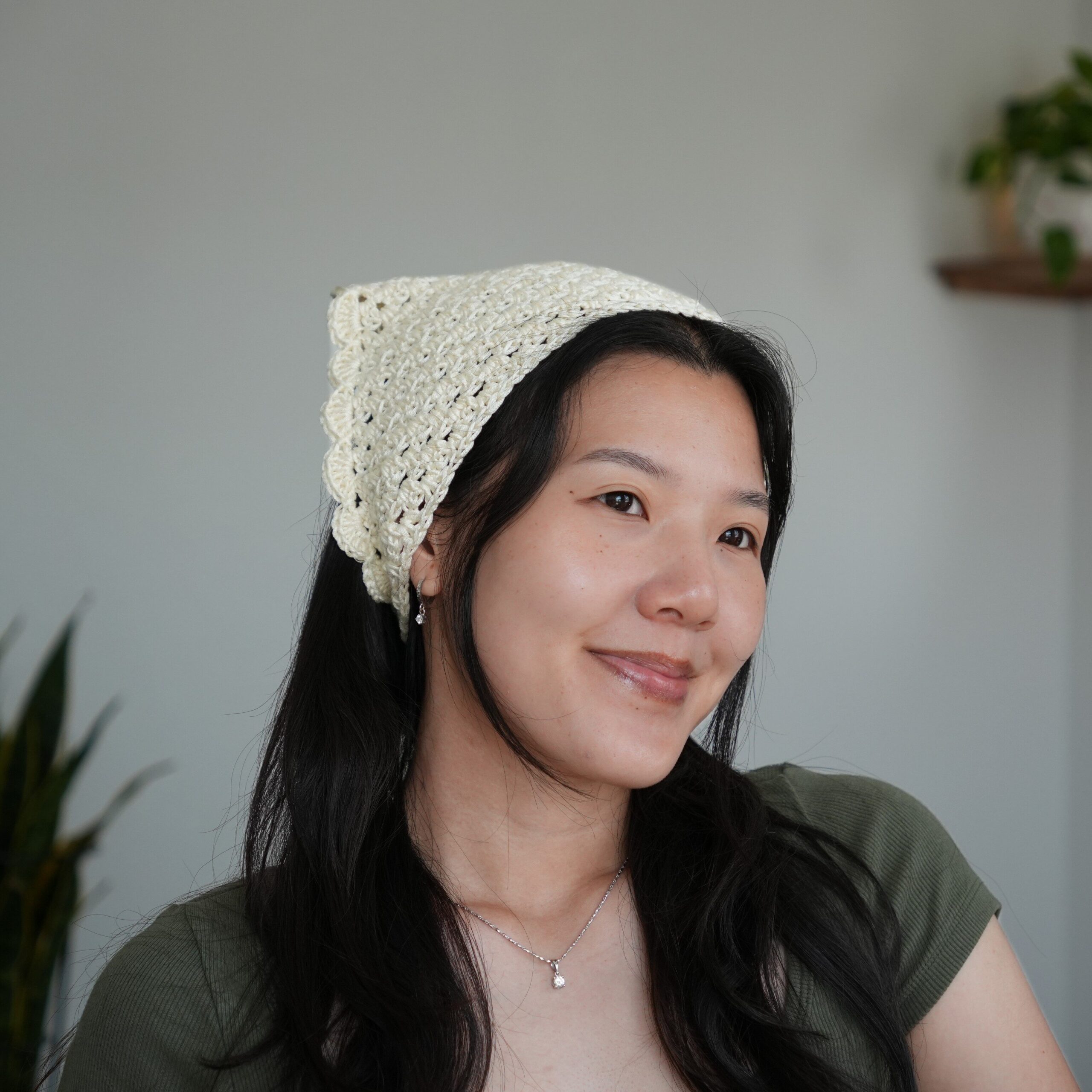 scalloped crochet bandana