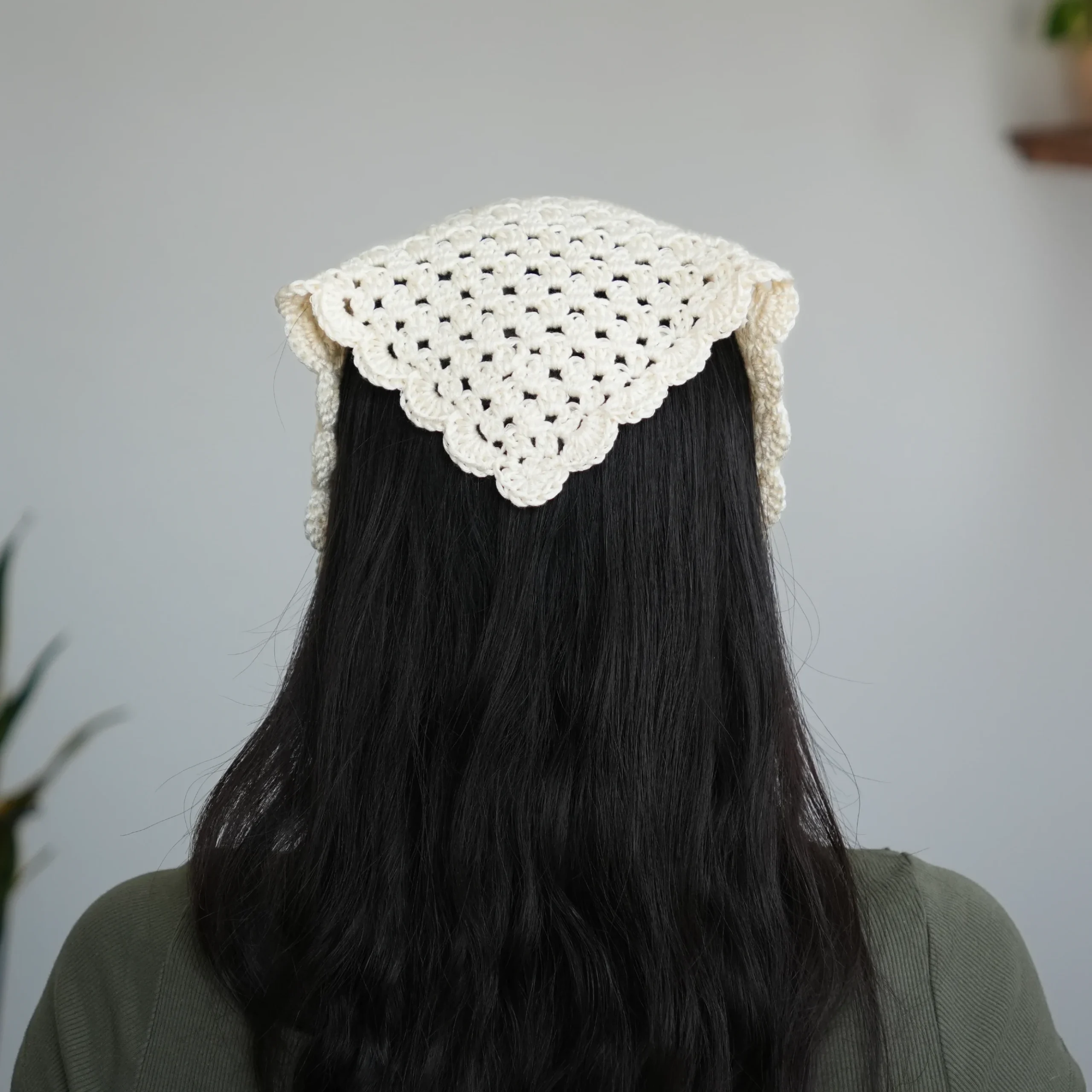 scalloped crochet bandana