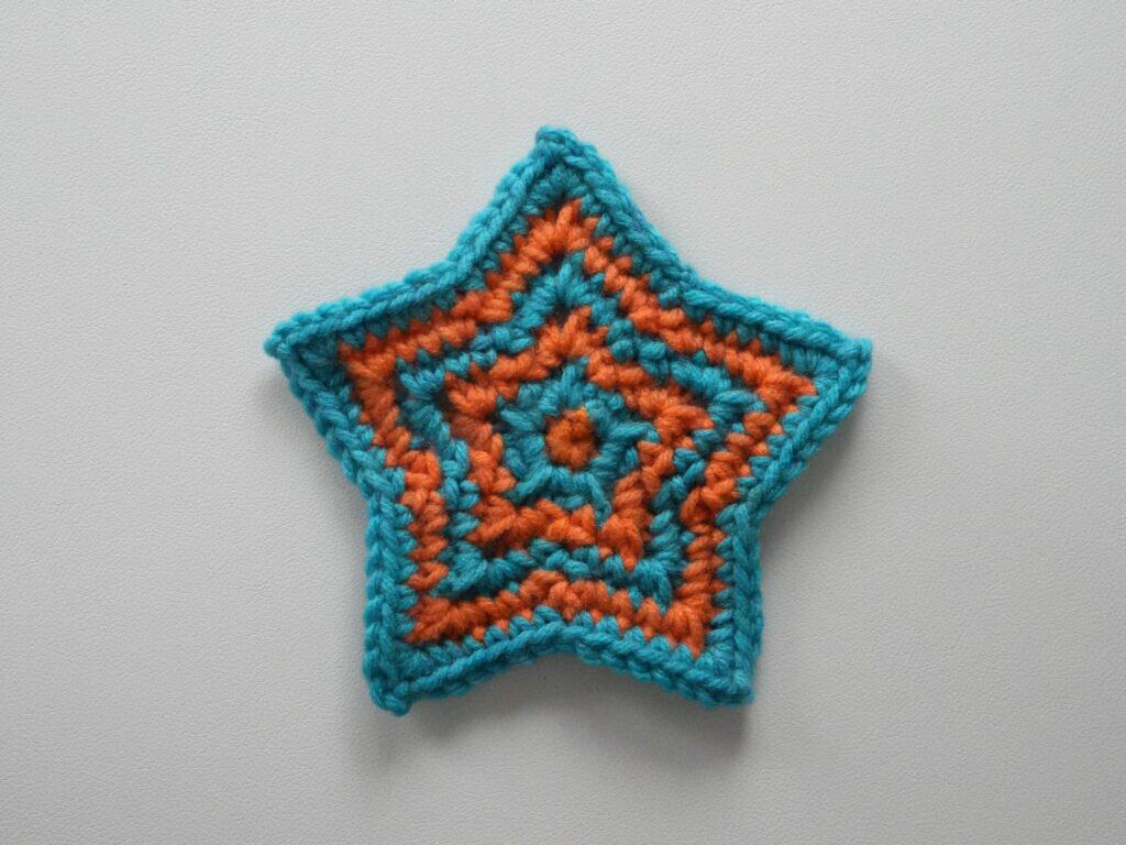 radiating crochet star with 6 rounds
