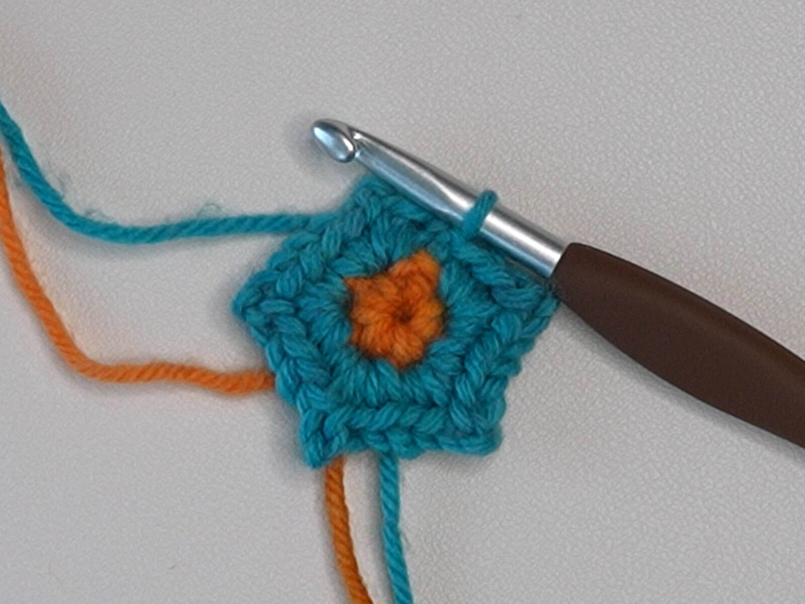 Radiating Crochet Star | Free Pattern & Video Tutorial