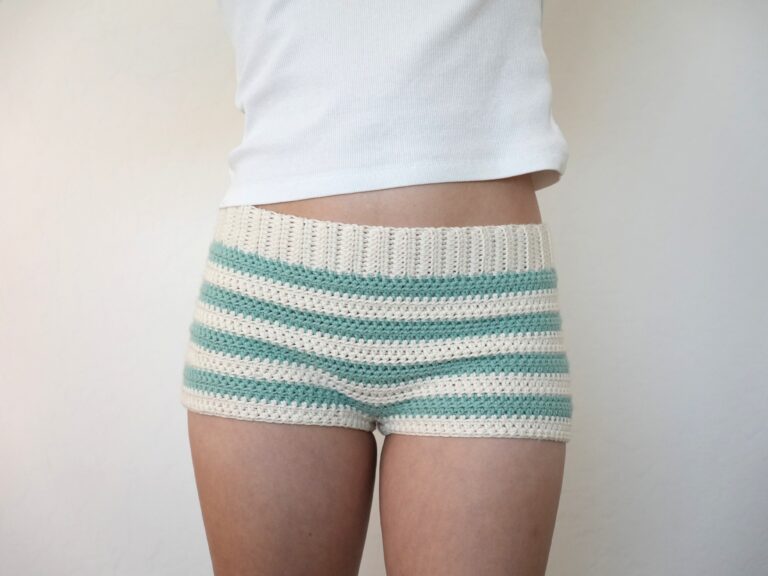 Striped Crochet Shorts | Free Pattern & Video Tutorial