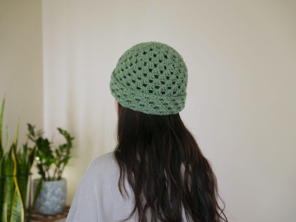 solid granny stitch beanie back