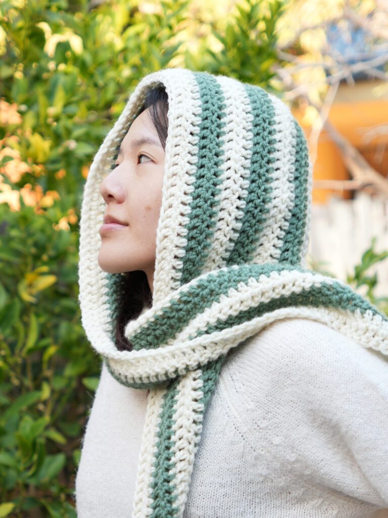 crochet hooded scarf side